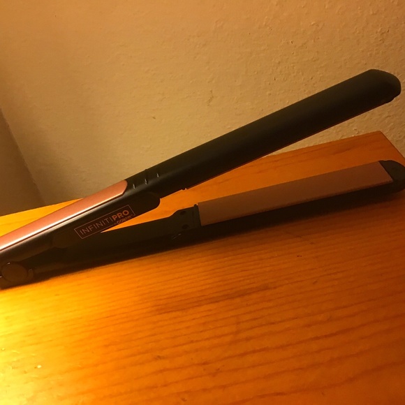 INFINIT PRO by CONAIR Hair Straightener - Picture 1 of 5